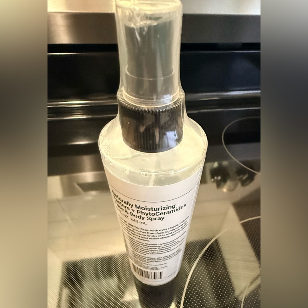 Sealed Revive Face and Body Moisturizing Spray - Picture 2 of 3